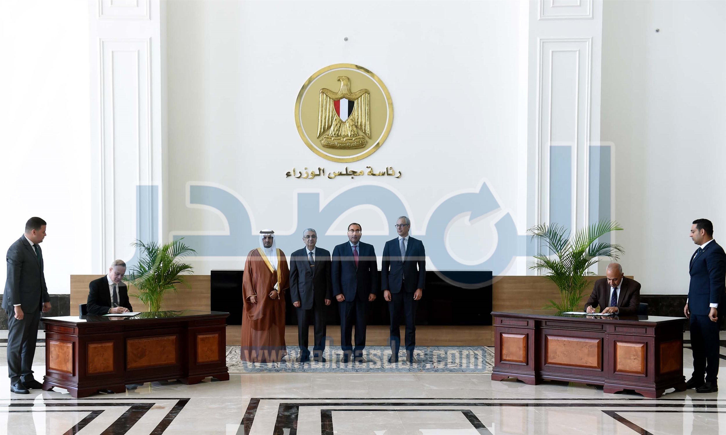 رئيس الوزراء يشهد توقيع تطوير مشروع طاقة رياح