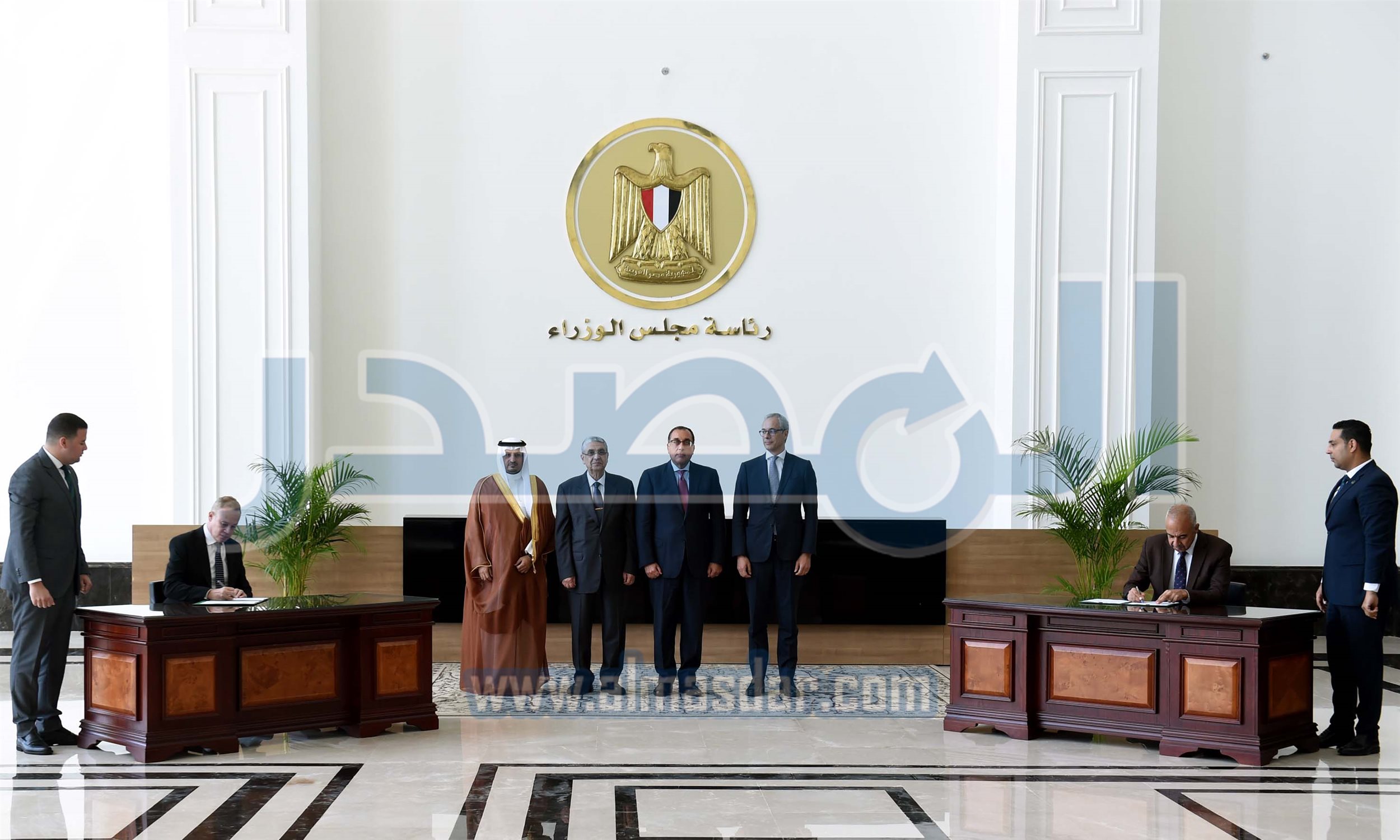 رئيس الوزراء يشهد توقيع تطوير مشروع طاقة رياح