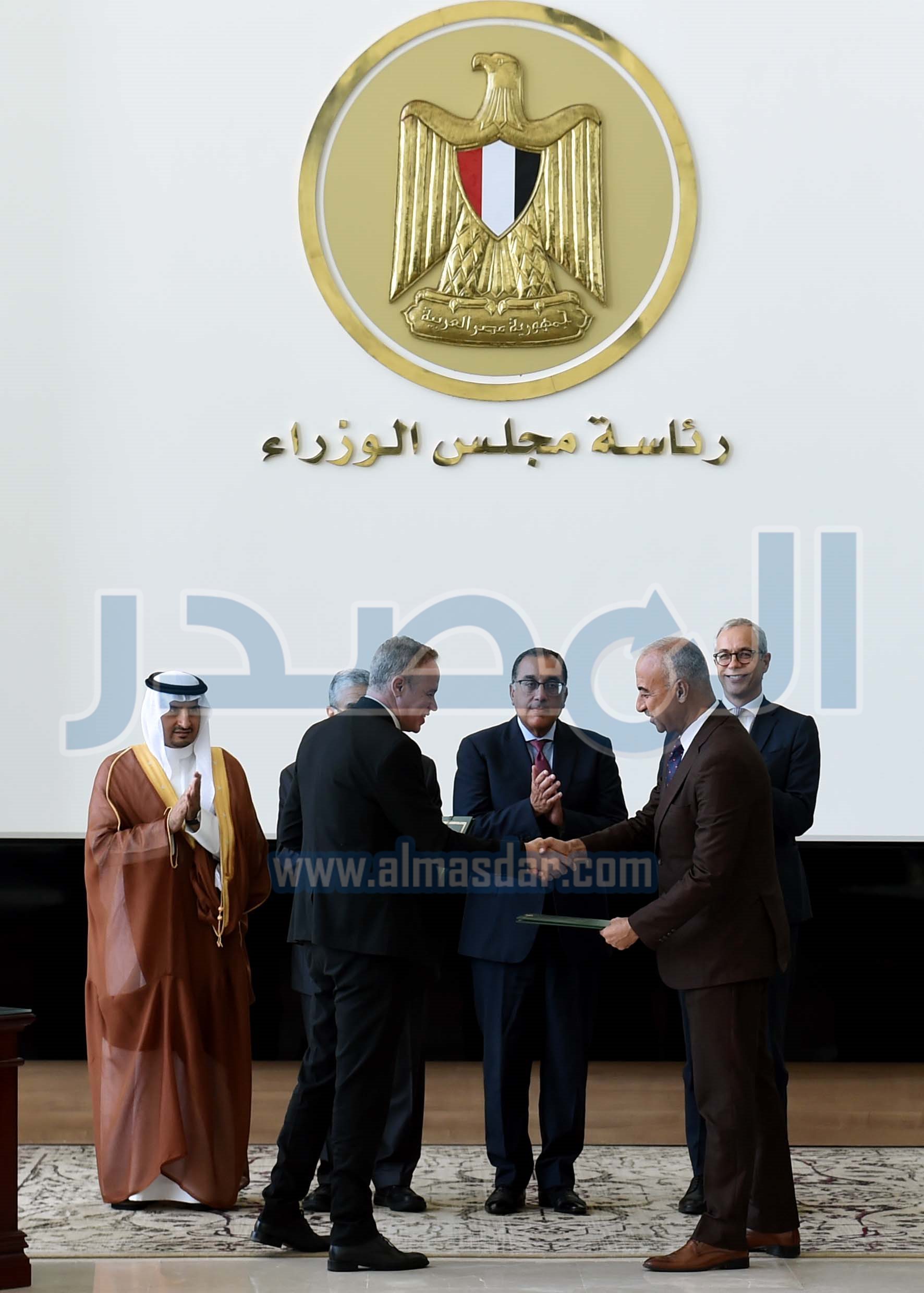 رئيس الوزراء يشهد توقيع تطوير مشروع طاقة رياح