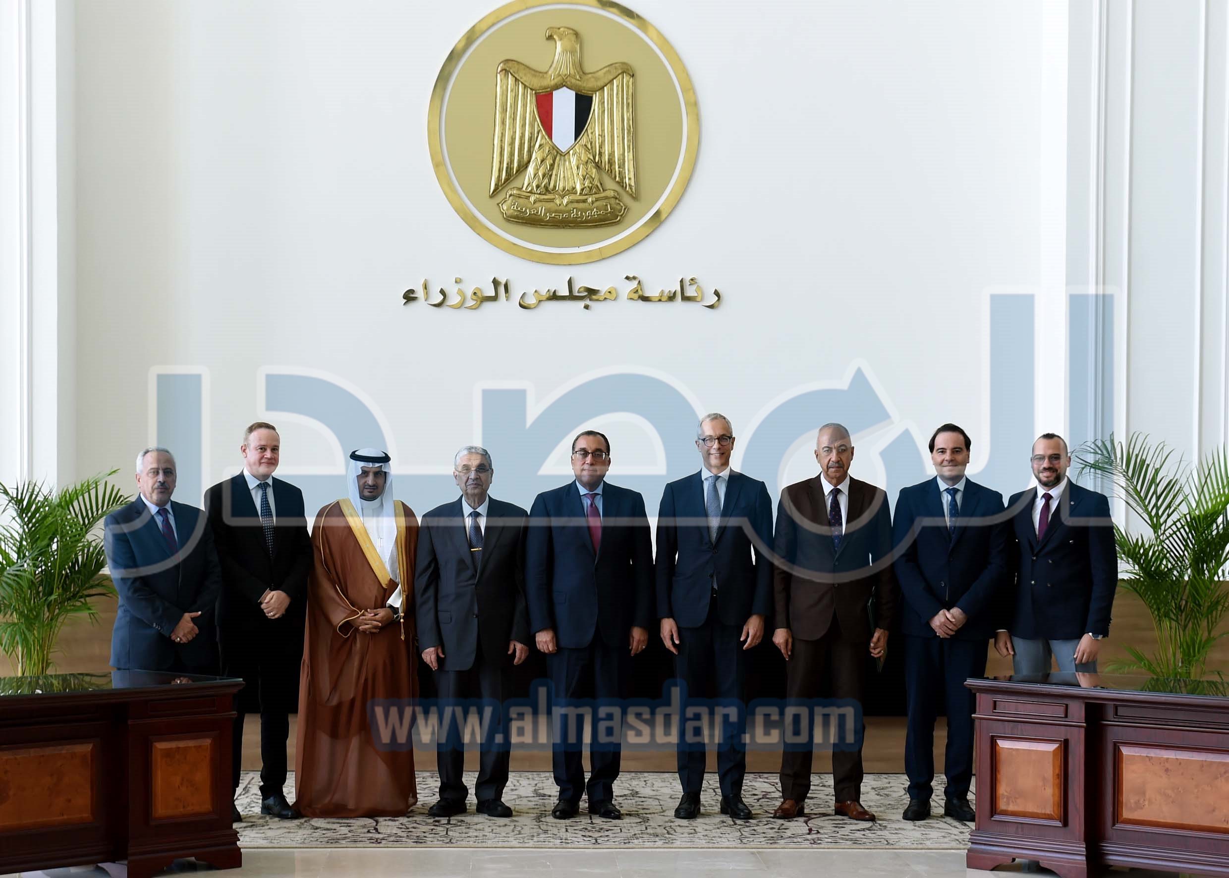 رئيس الوزراء يشهد توقيع تطوير مشروع طاقة رياح