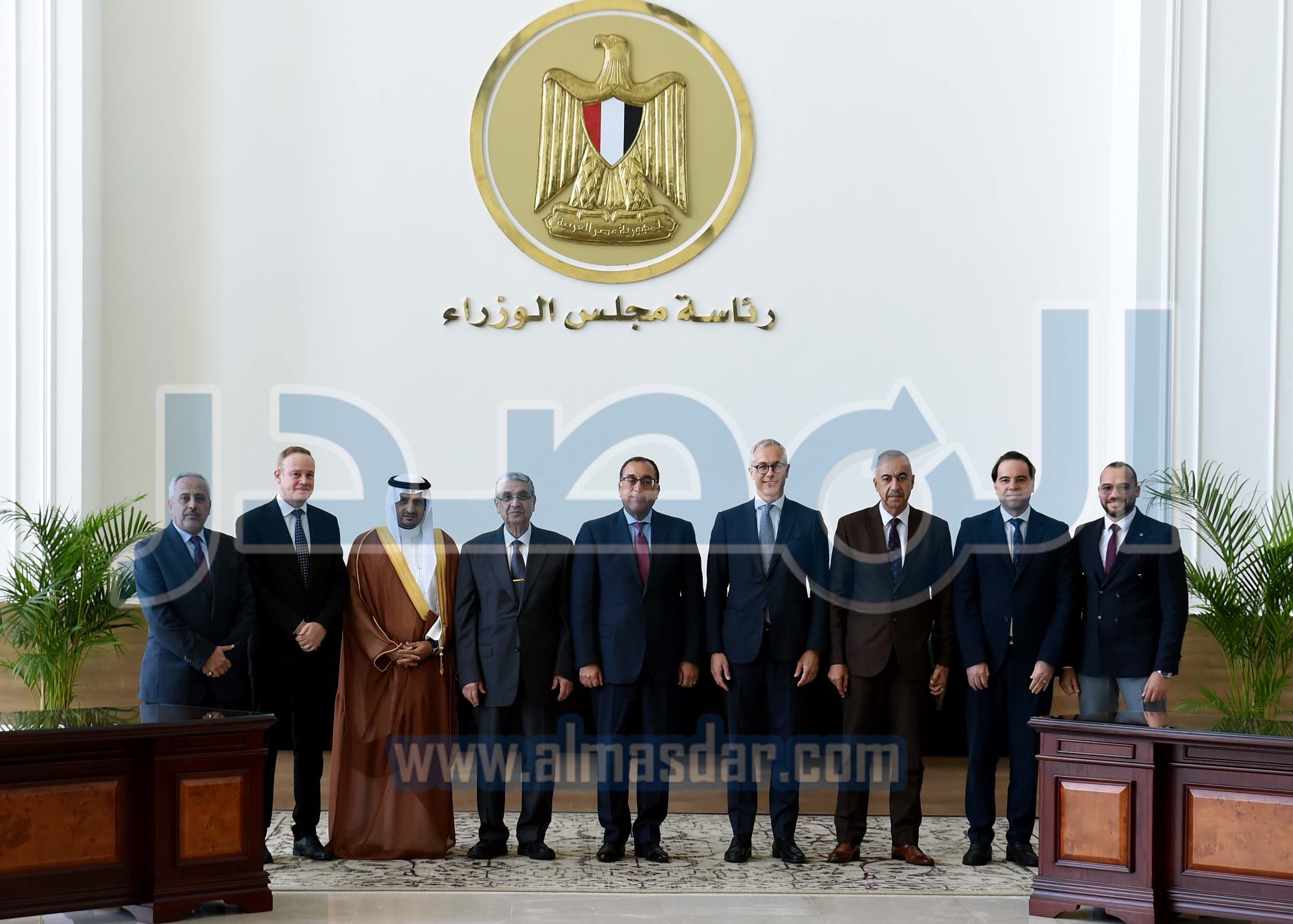 رئيس الوزراء يشهد توقيع تطوير مشروع طاقة رياح