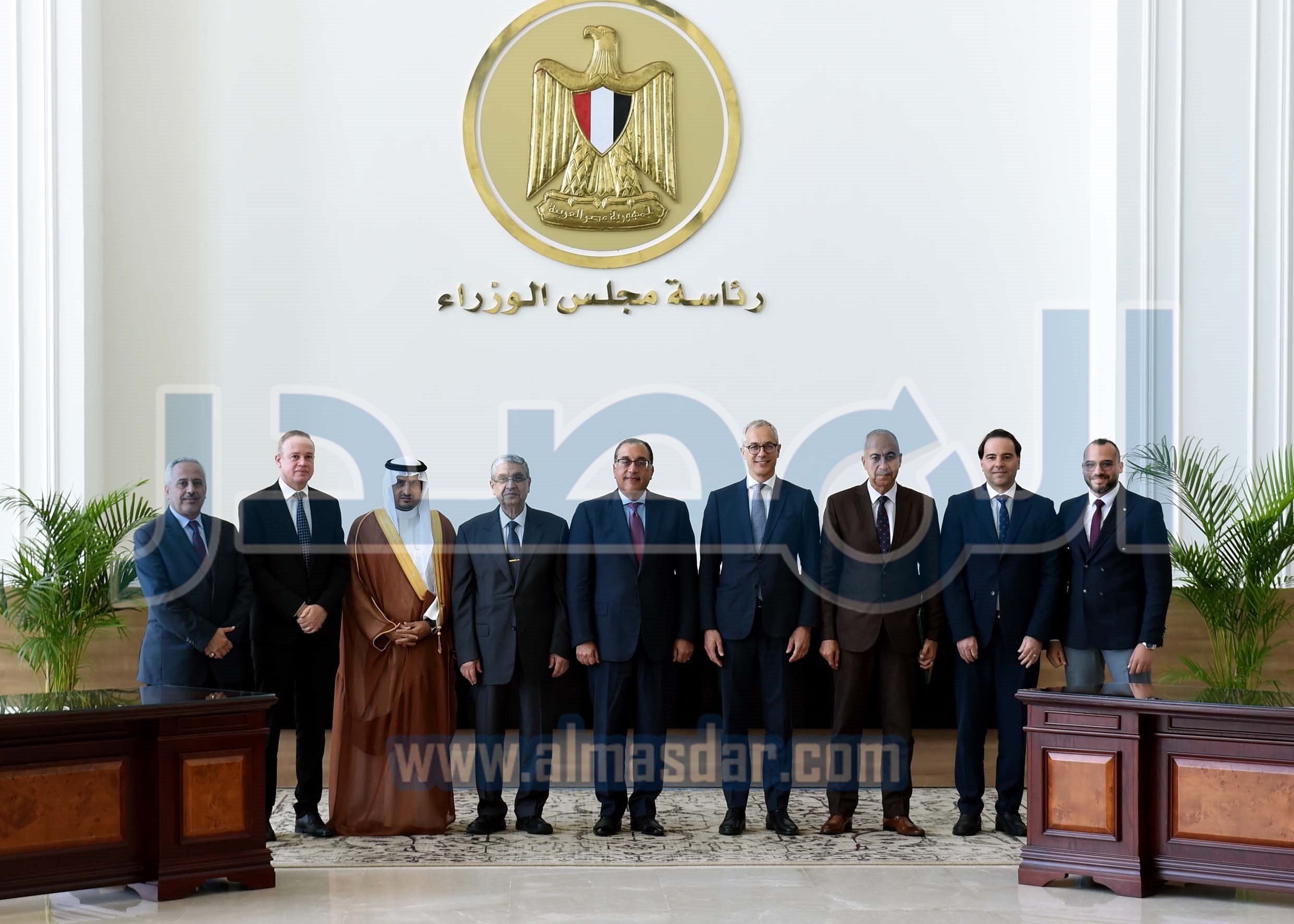 رئيس الوزراء يشهد توقيع تطوير مشروع طاقة رياح