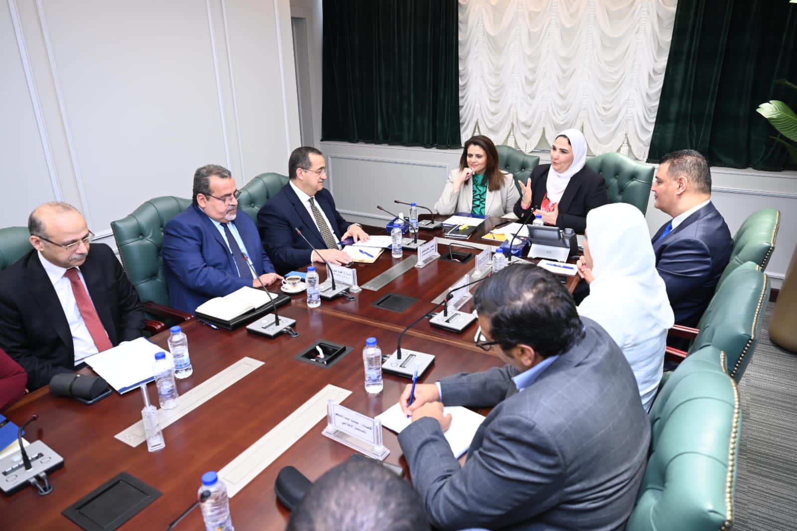 القباج وجندي تناقشان قضايا الحماية والرعاية الاجتماعية للمصريين