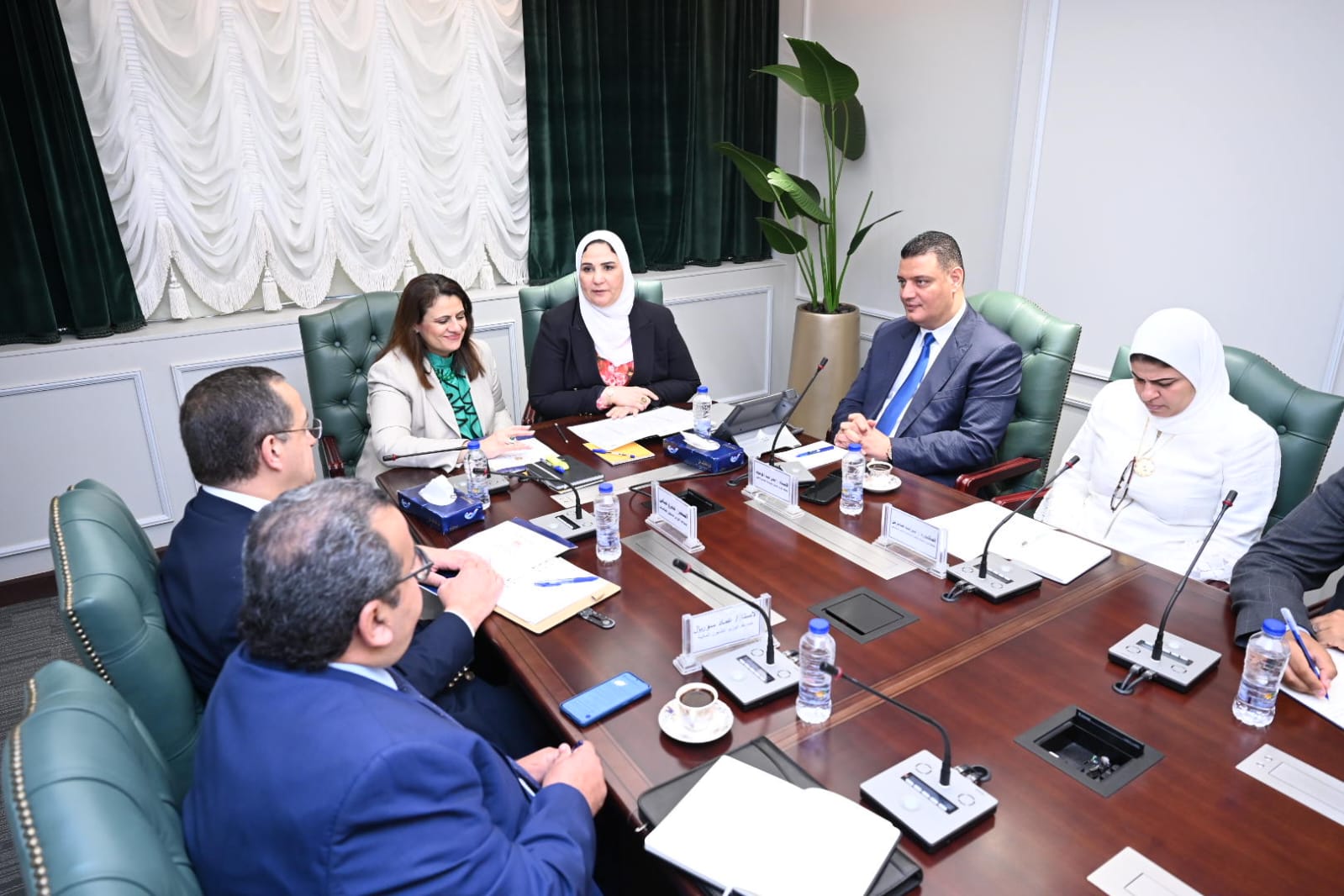 القباج وجندي تناقشان قضايا الحماية والرعاية الاجتماعية للمصريين
