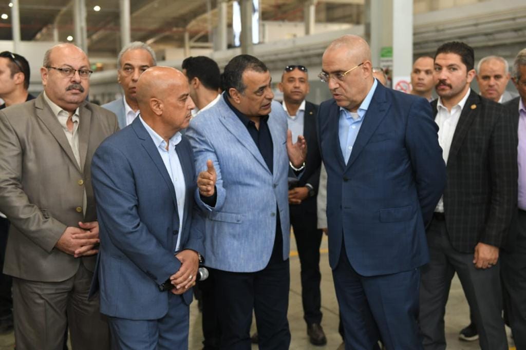 جولة تفقدية لمصنع انتاج المصاعد الكهربائية