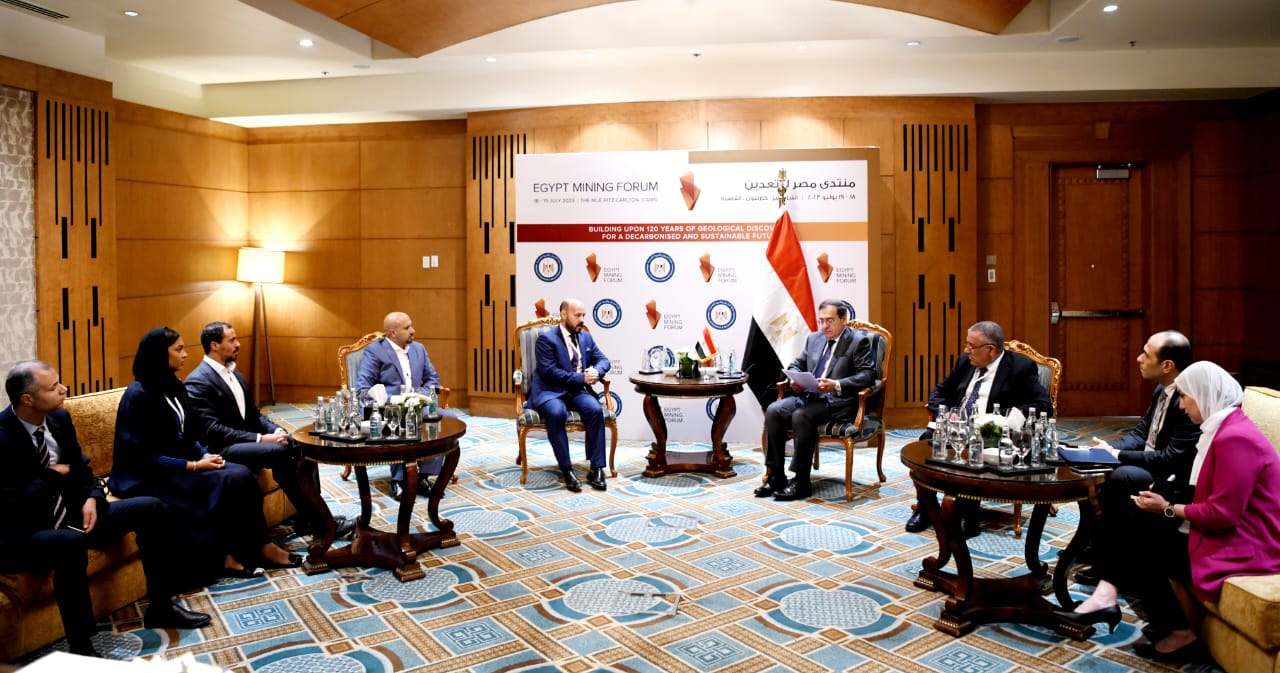 وزير البترول مع وفد مجموعة الموارد اﻷوروأسيوية