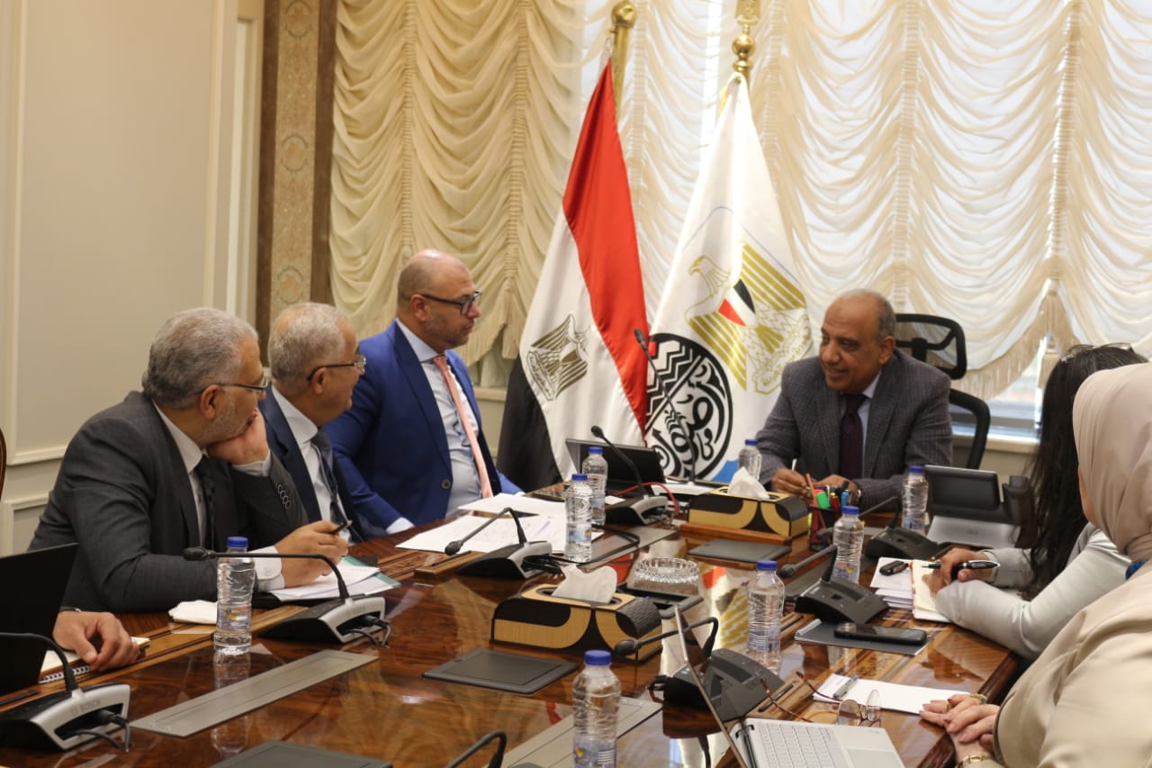 عصمت يبحث إجراءات إدراج القطن للتداول عبر بورصة السلع