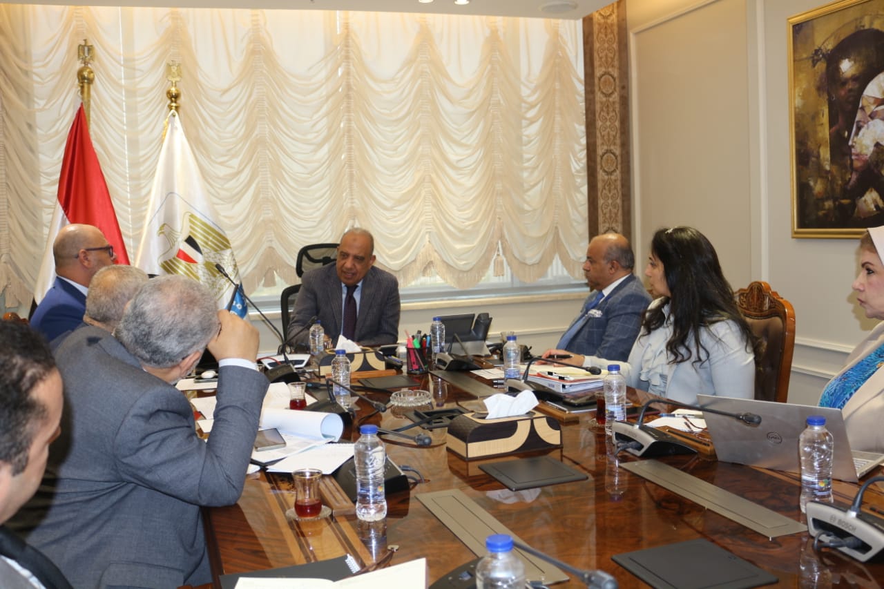عصمت يبحث إجراءات إدراج القطن للتداول عبر بورصة السلع