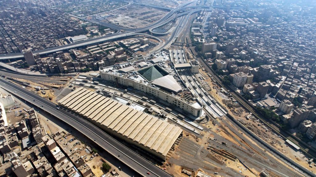 وزير النقل في جولة تفقدية بمحطة سكك حديد صعيد مصر