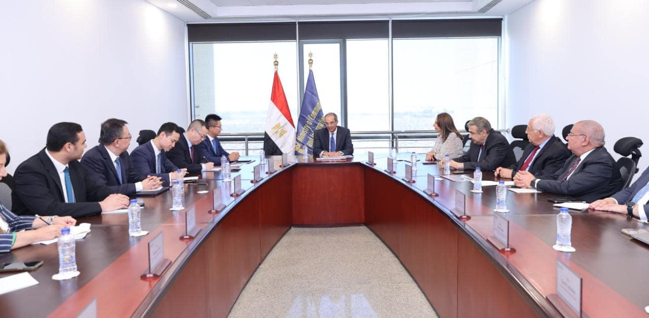 وزير الاتصالات يشهد توقيع مذكرة تفاهم مع شركة هواوى