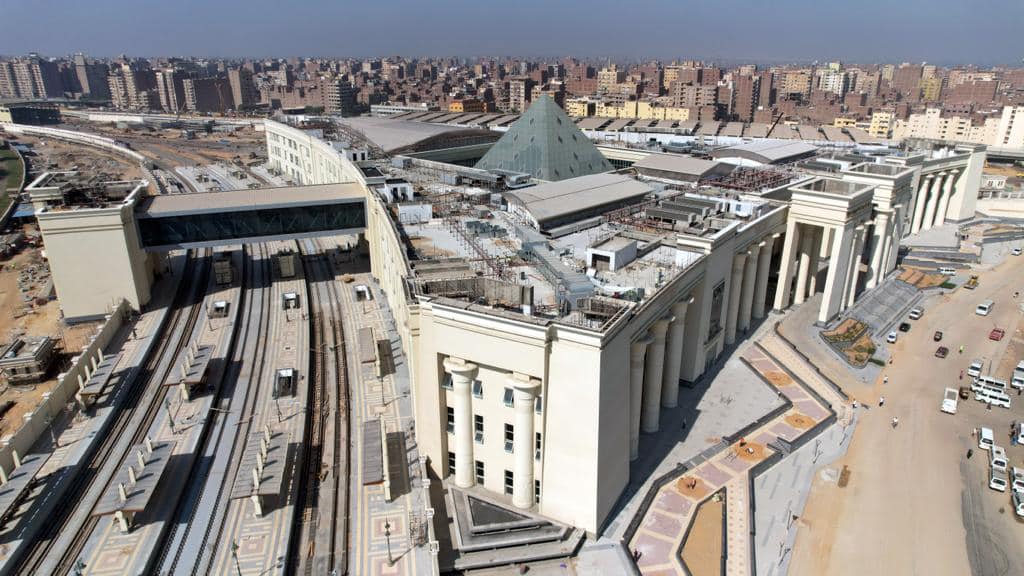 وزير النقل في جولة تفقدية بمحطة سكك حديد صعيد مصر