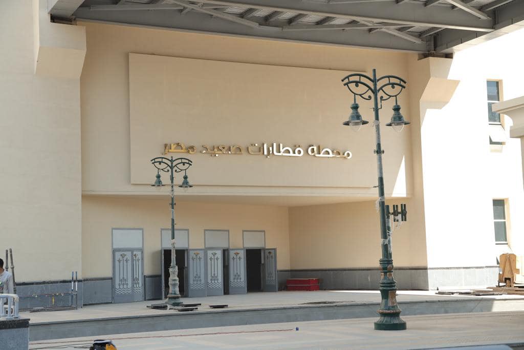 وزير النقل في جولة تفقدية بمحطة سكك حديد صعيد مصر