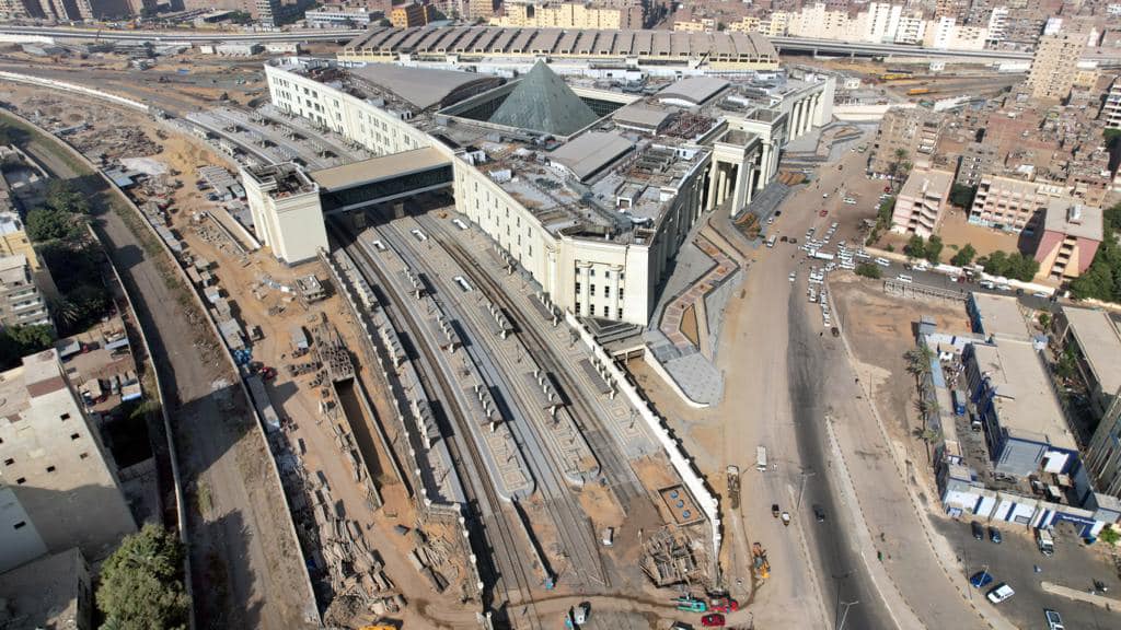 وزير النقل في جولة تفقدية بمحطة سكك حديد صعيد مصر