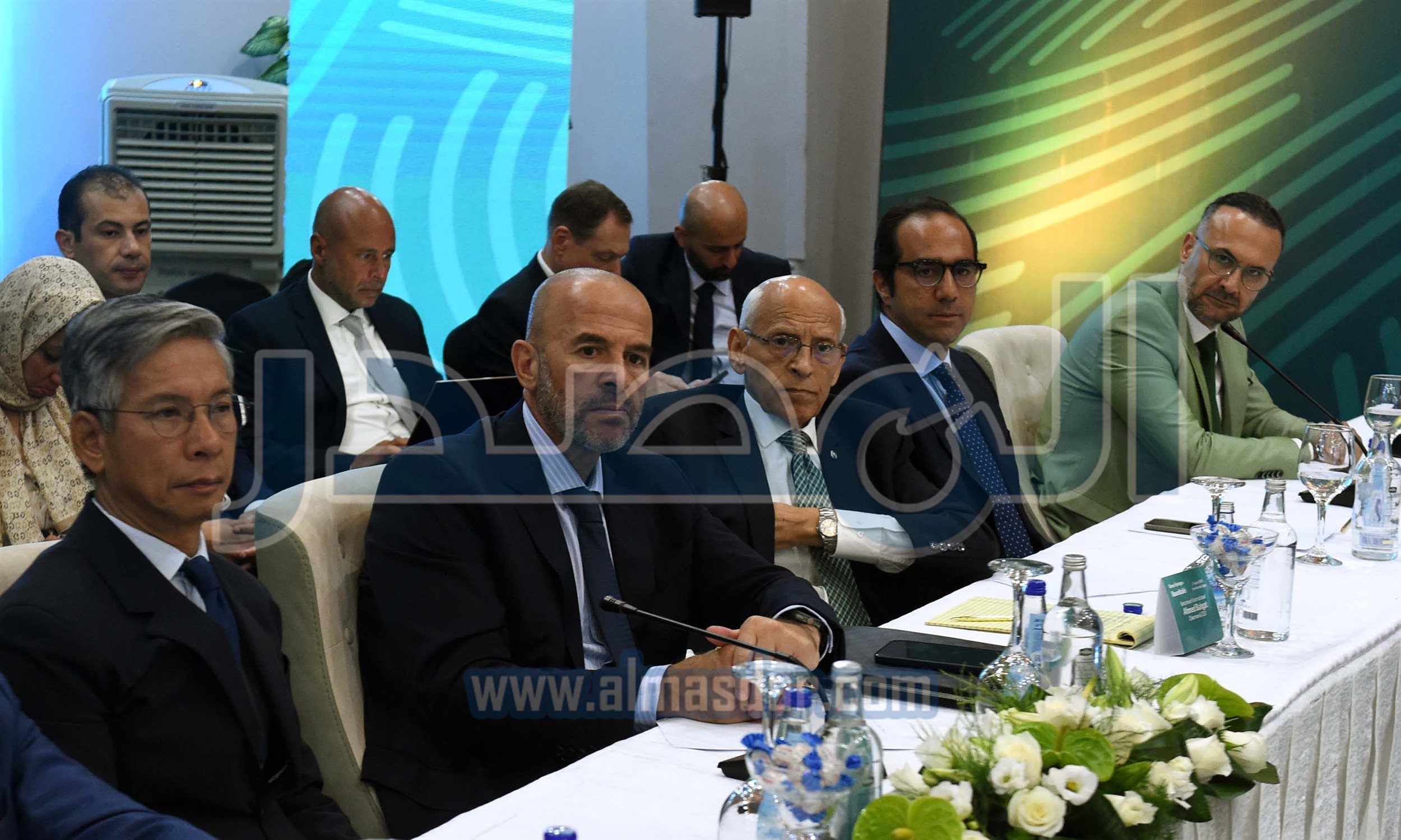 رئيس الوزراء يترأس مائدة مستديرة حول صناعة الهيدروجين الأخضر