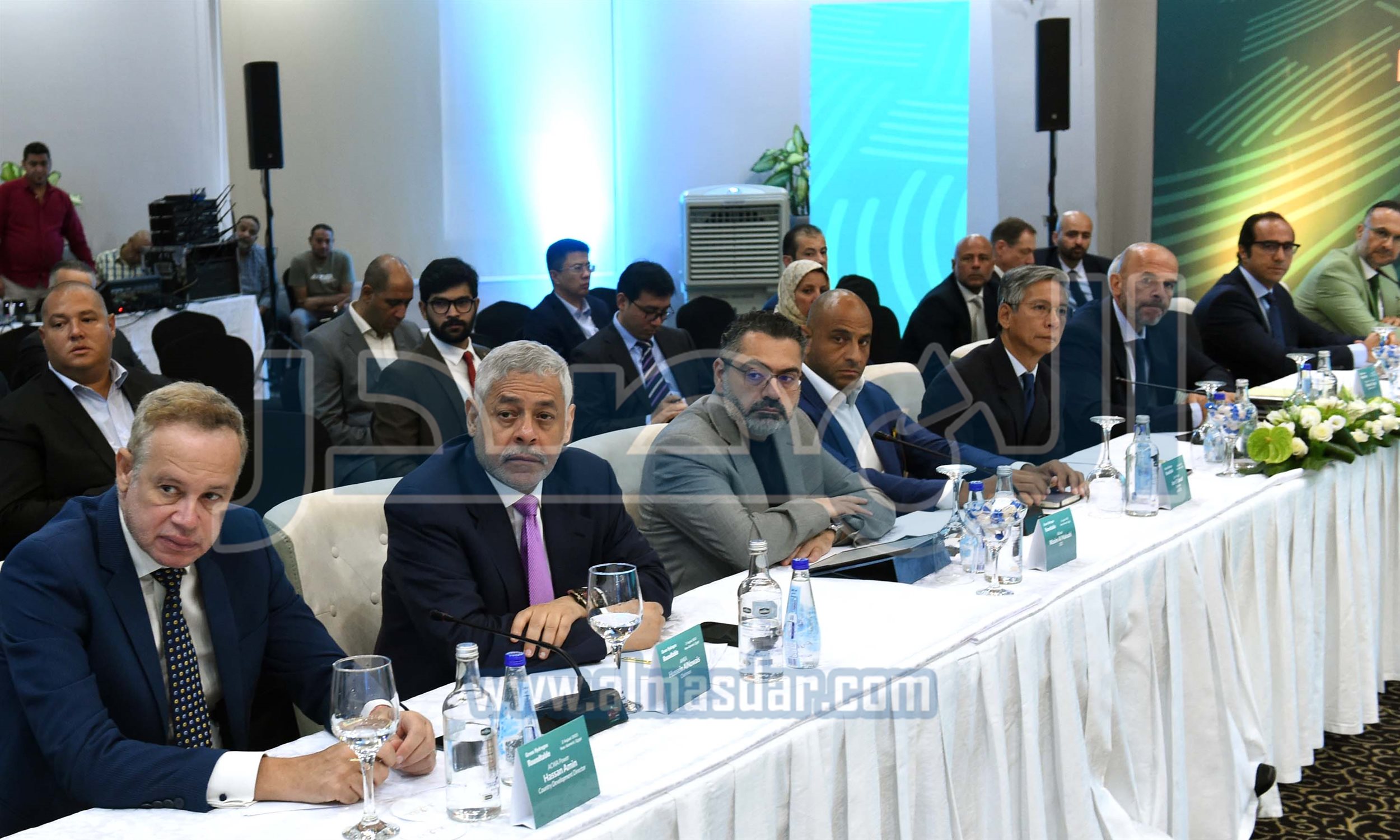 رئيس الوزراء يترأس مائدة مستديرة حول صناعة الهيدروجين الأخضر