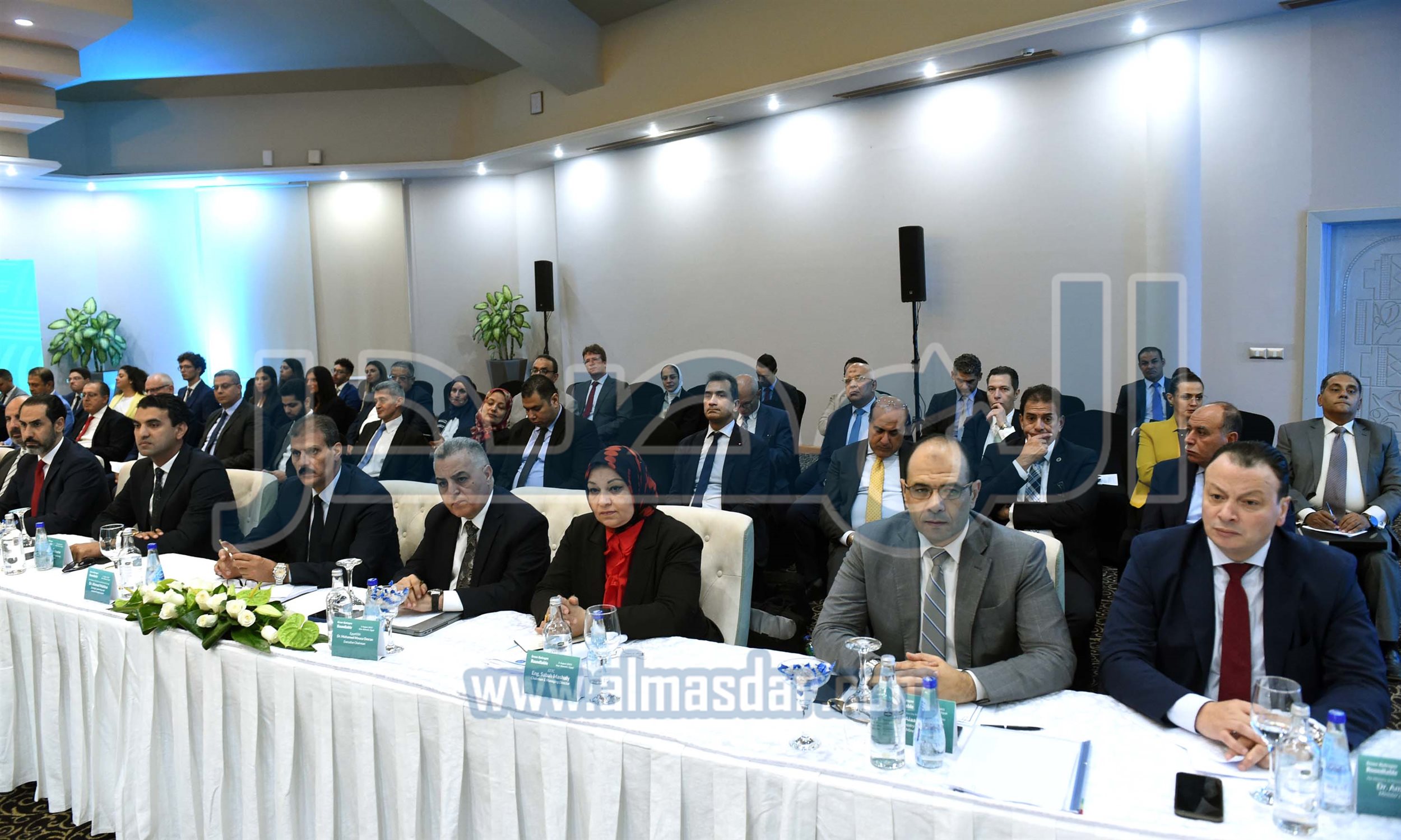 رئيس الوزراء يترأس مائدة مستديرة حول صناعة الهيدروجين الأخضر