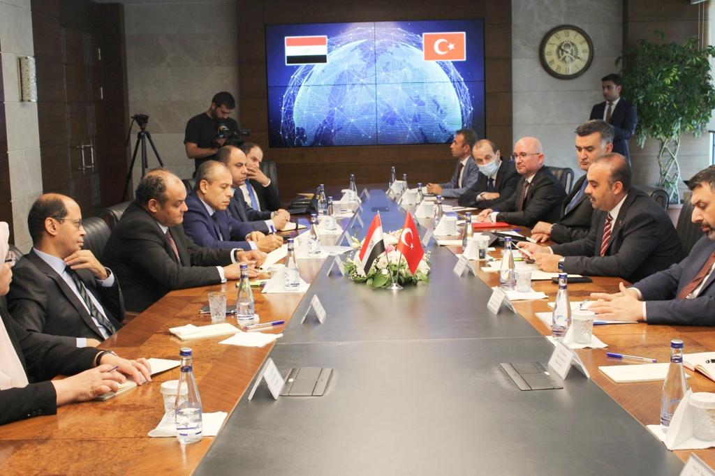 وزير التجارة في اجتماع مع وزير الصناعة والتكنولوجيا التركي