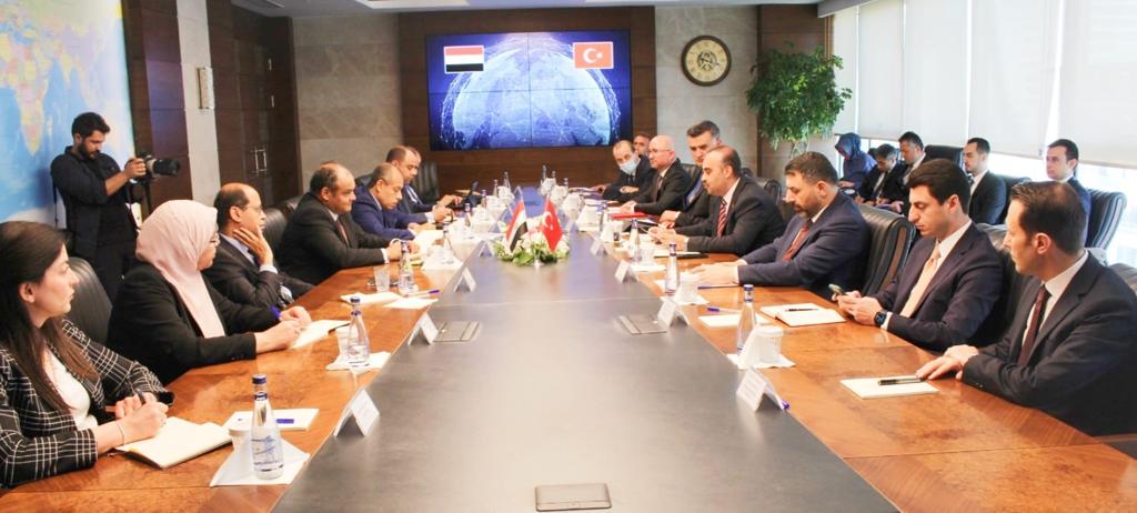 وزير التجارة في اجتماع مع وزير الصناعة والتكنولوجيا التركي