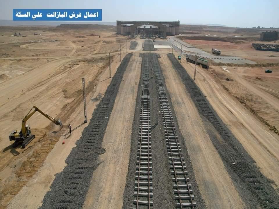 وزير النقل يتفقد مواقع العمل بمشروع الخط الأول من شبكة القطار الكهربائي السريع
