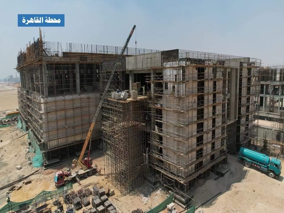 وزير النقل يتفقد مواقع العمل بمشروع الخط الأول من شبكة القطار الكهربائي السريع