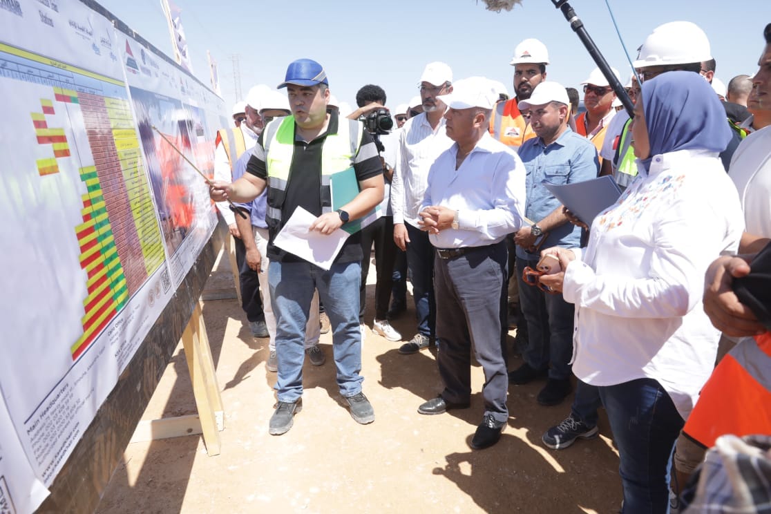 وزير النقل يتفقد مواقع العمل بمشروع الخط الأول من شبكة القطار الكهربائي السريع