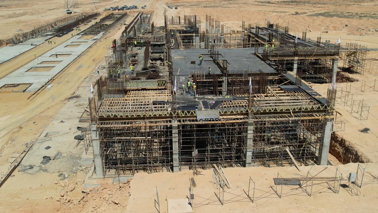 وزير النقل يتفقد مواقع العمل بمشروع الخط الأول من شبكة القطار الكهربائي السريع