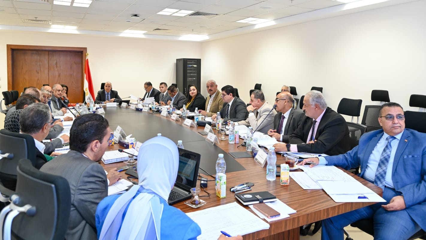إجتماع اللجنة العليا لتراخيص الشواطئ برئاسة الدكتور هانى سويلم