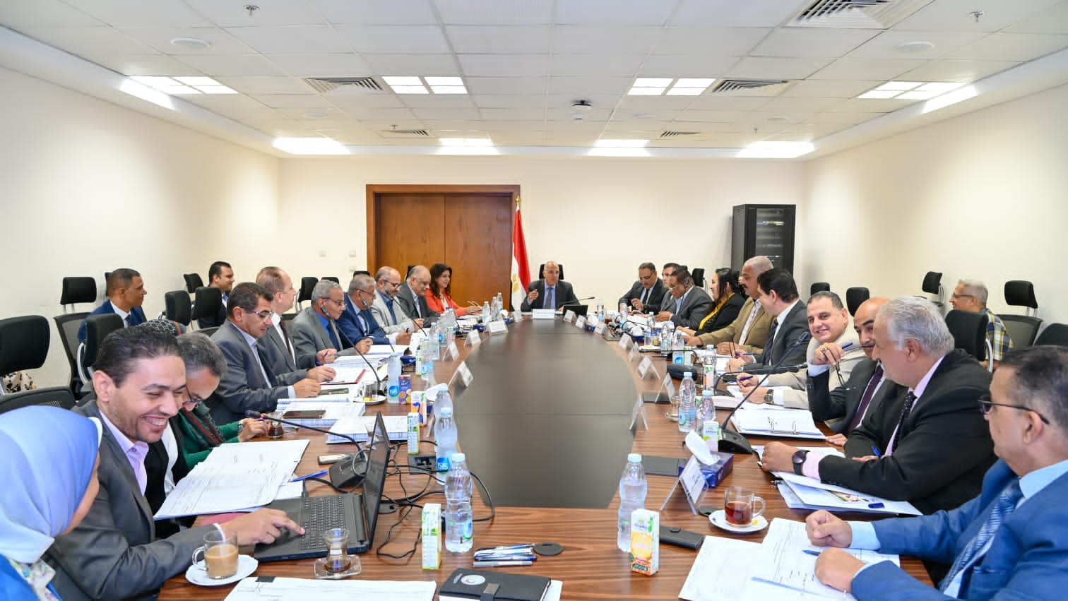 إجتماع اللجنة العليا لتراخيص الشواطئ برئاسة الدكتور هانى سويلم
