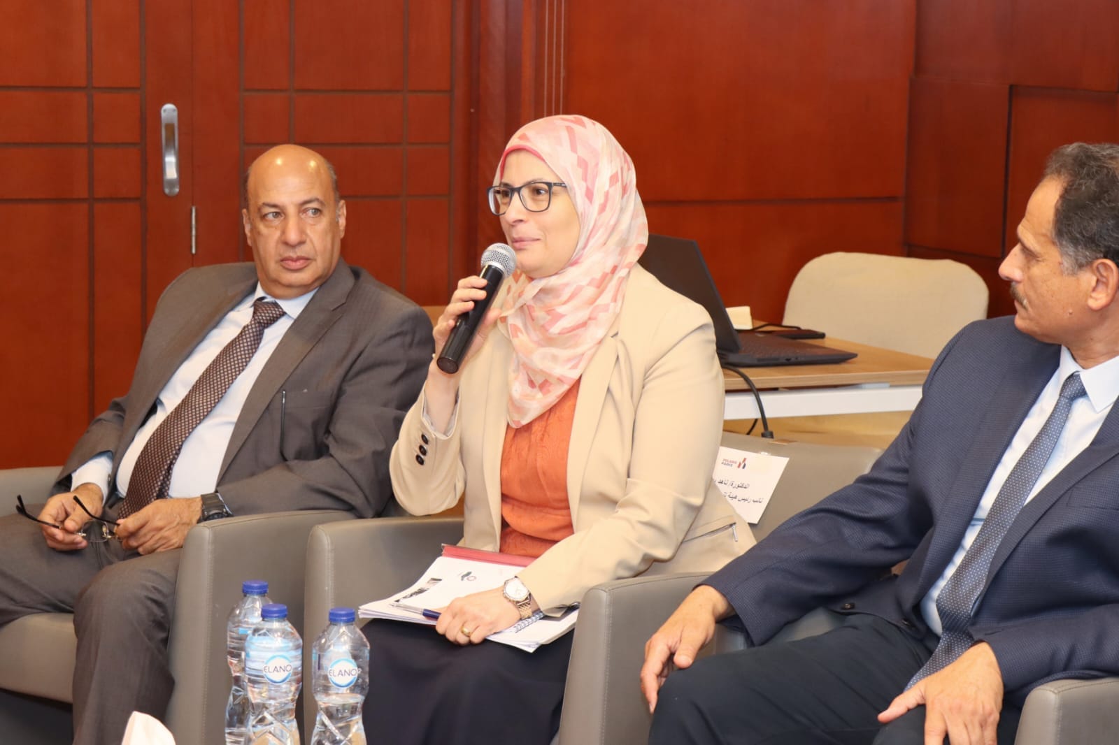 رئيس التنمية الصناعية يجتمع مع أعضاء مستثمري السادس من اكتوبر