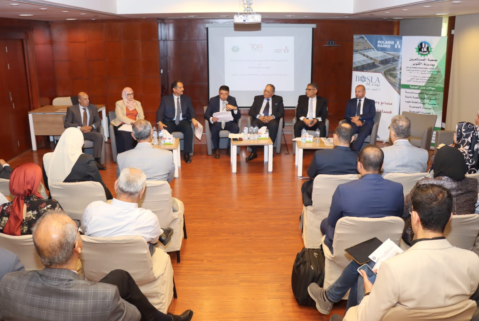 رئيس التنمية الصناعية يجتمع مع أعضاء مستثمري السادس من اكتوبر
