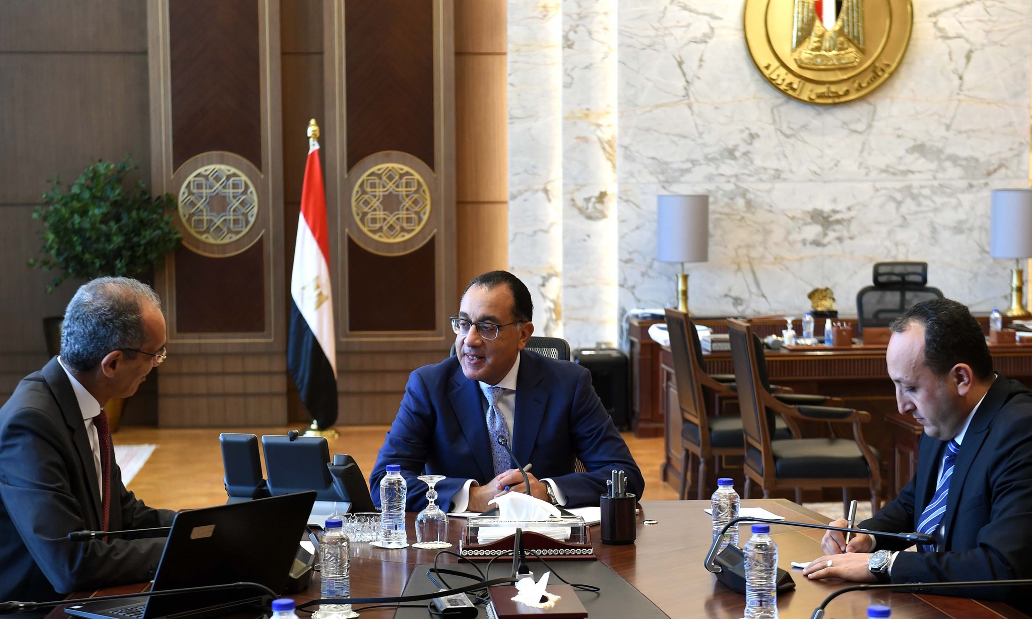 رئيس الوزراء يتابع مع وزير الاتصالات عددا من المشروعات