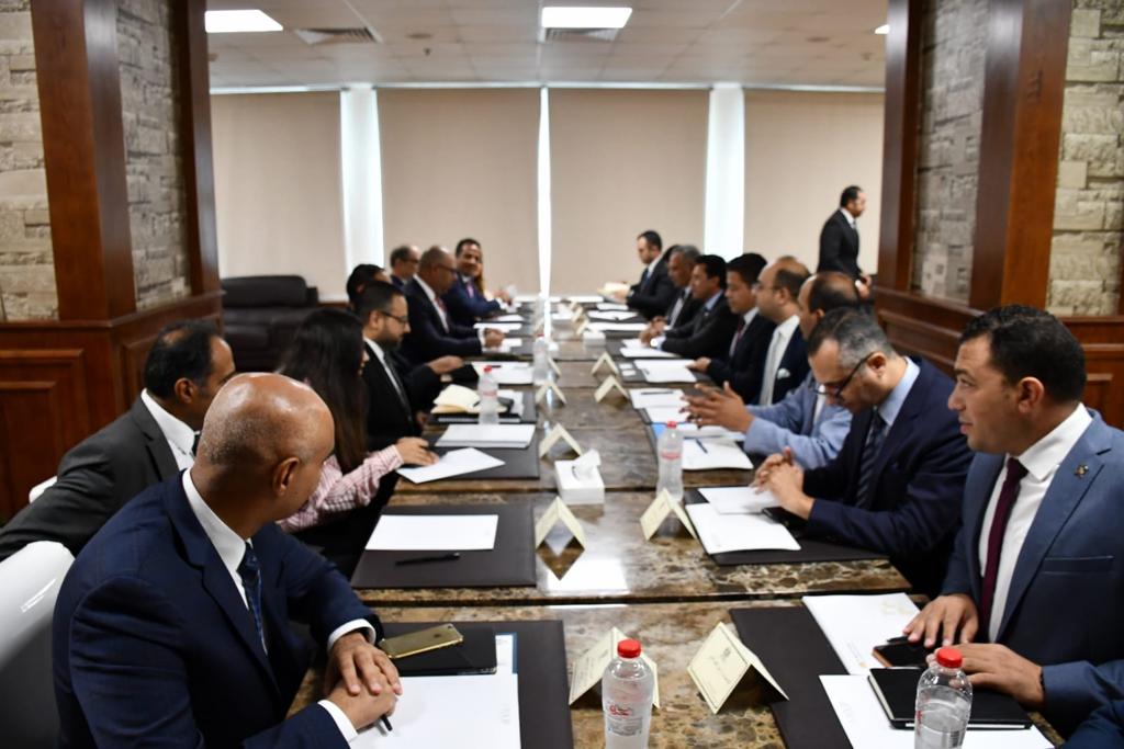 وزير الرياضة يبحث التعاون الثنائي مع رئيس البورصة المصرية
