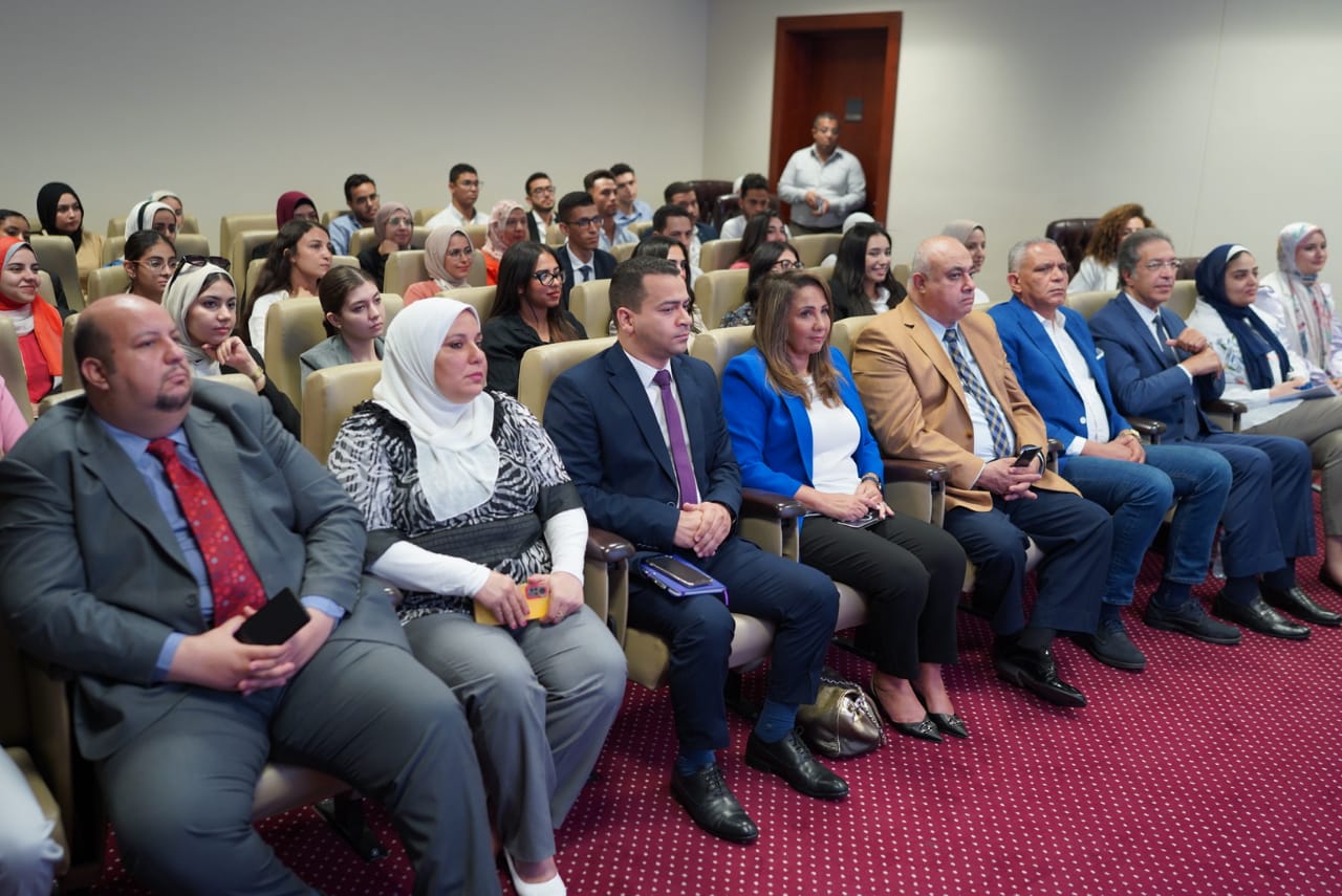 وزارة التخطيط تستقبل 44 من طلاب الجامعات المصرية