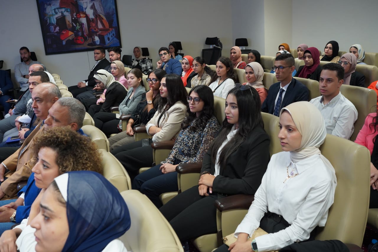 وزارة التخطيط تستقبل 44 من طلاب الجامعات المصرية