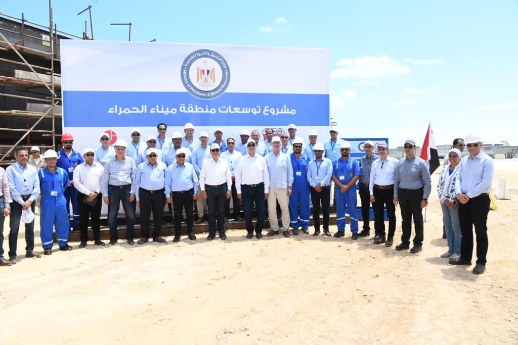 وزير البترول يفتتح محطة مضخات شحن البترول الخام بميناء الحمراء