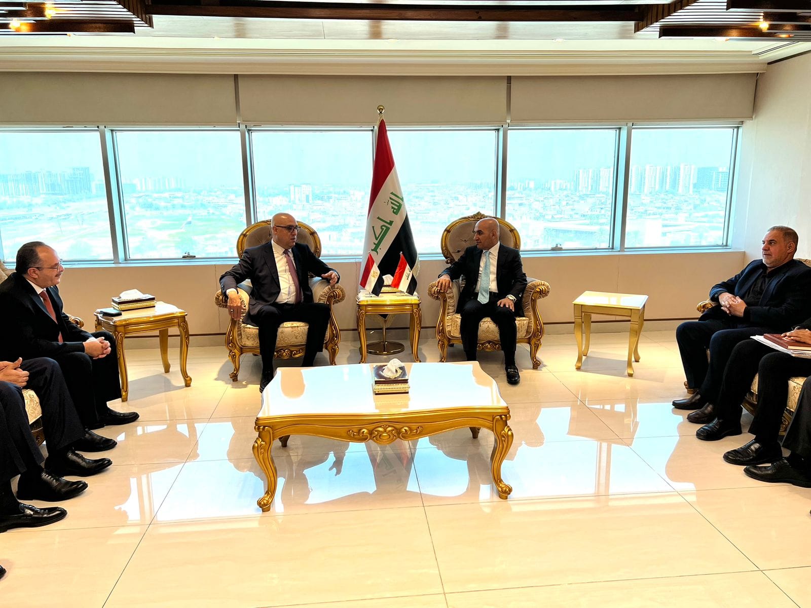 وزير الإسكان يلتقي نظيره العراقي لبحث سبل التعاون بين البلدين