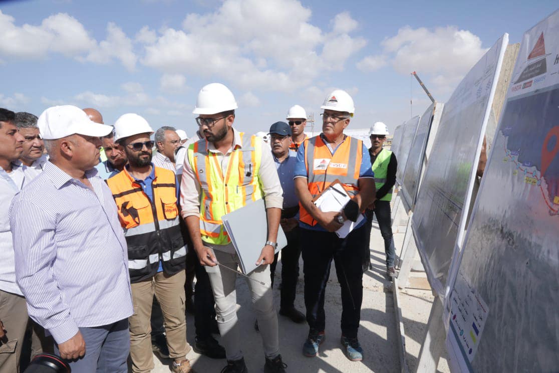 وزير النقل يتفقد مشروع الخط الأول للقطار الكهربائي السريع