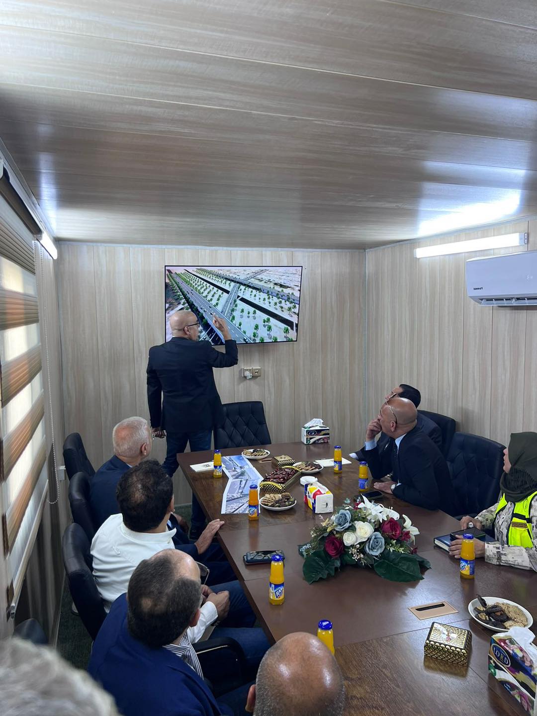 وزير الإسكان يزور عدداً من المشروعات بالعاصمة العراقية بغداد