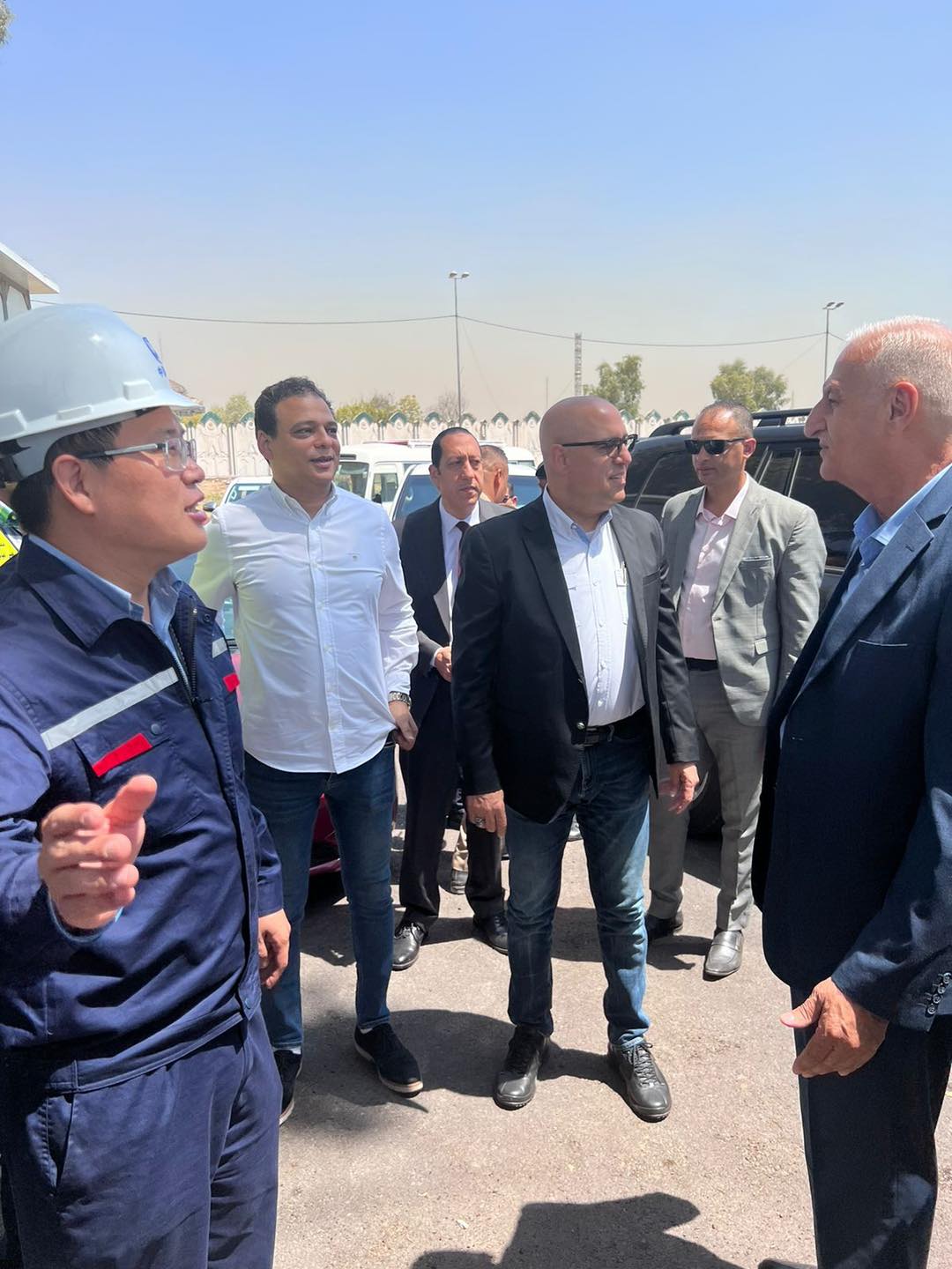 وزير الإسكان يزور عدداً من المشروعات بالعاصمة العراقية بغداد
