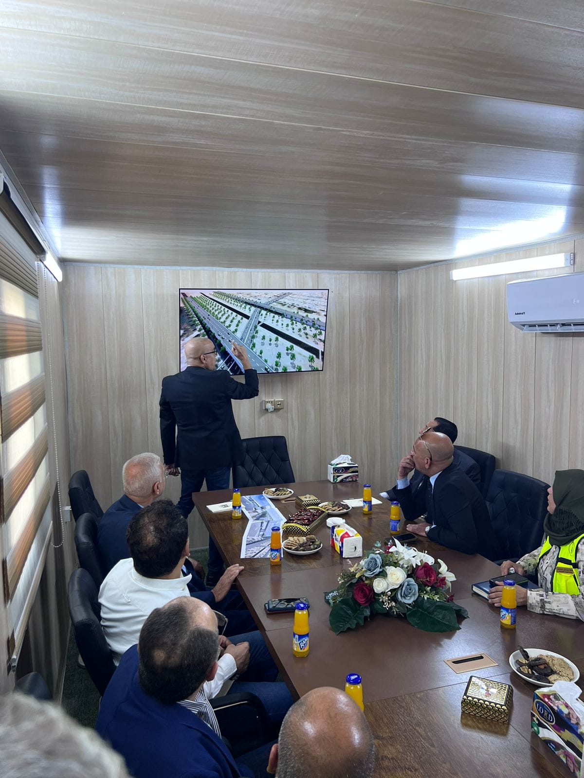 وزير الإسكان يزور عددًا من المشروعات بالعاصمة العراقية بغداد