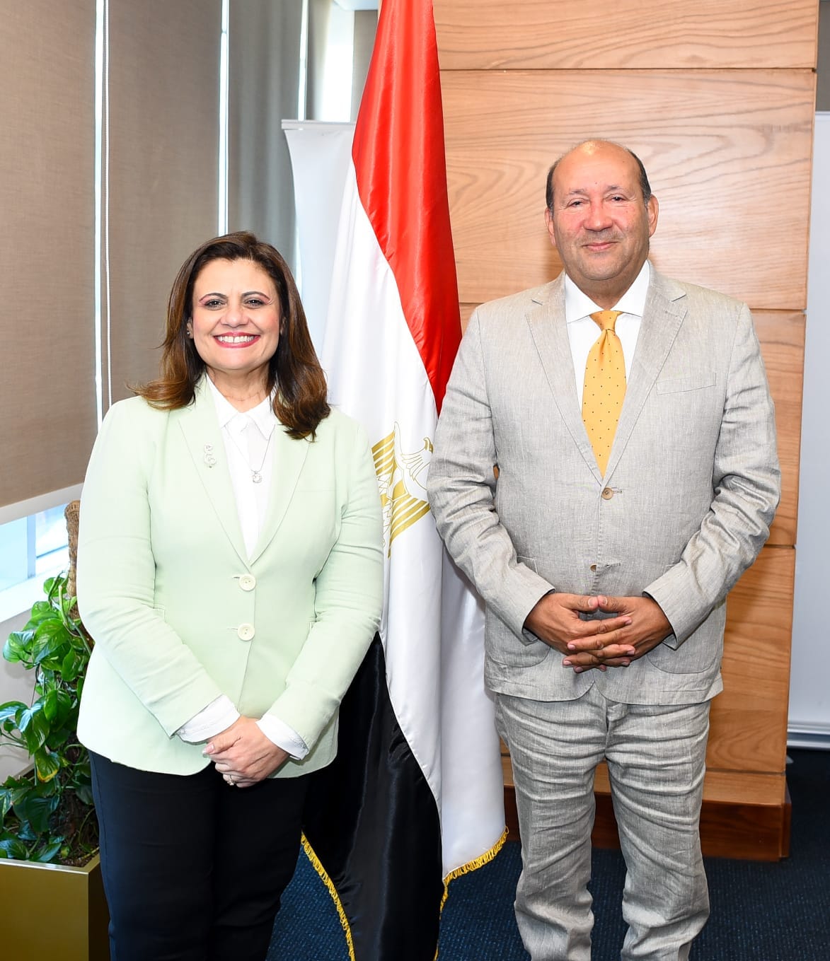 وزيرة الهجرة تلتقى السفير هشام بدر