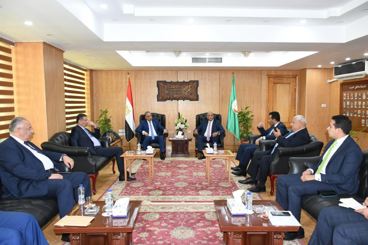 محافظ الفيوم يستقبل رئيس جهاز تنمية المشروعات والبنك الزراعي المصرى