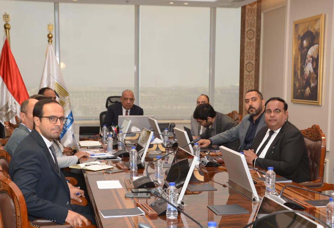 بحث سبل التعاون في مجال الرعاية الصحية والمستحضرات الطبية
