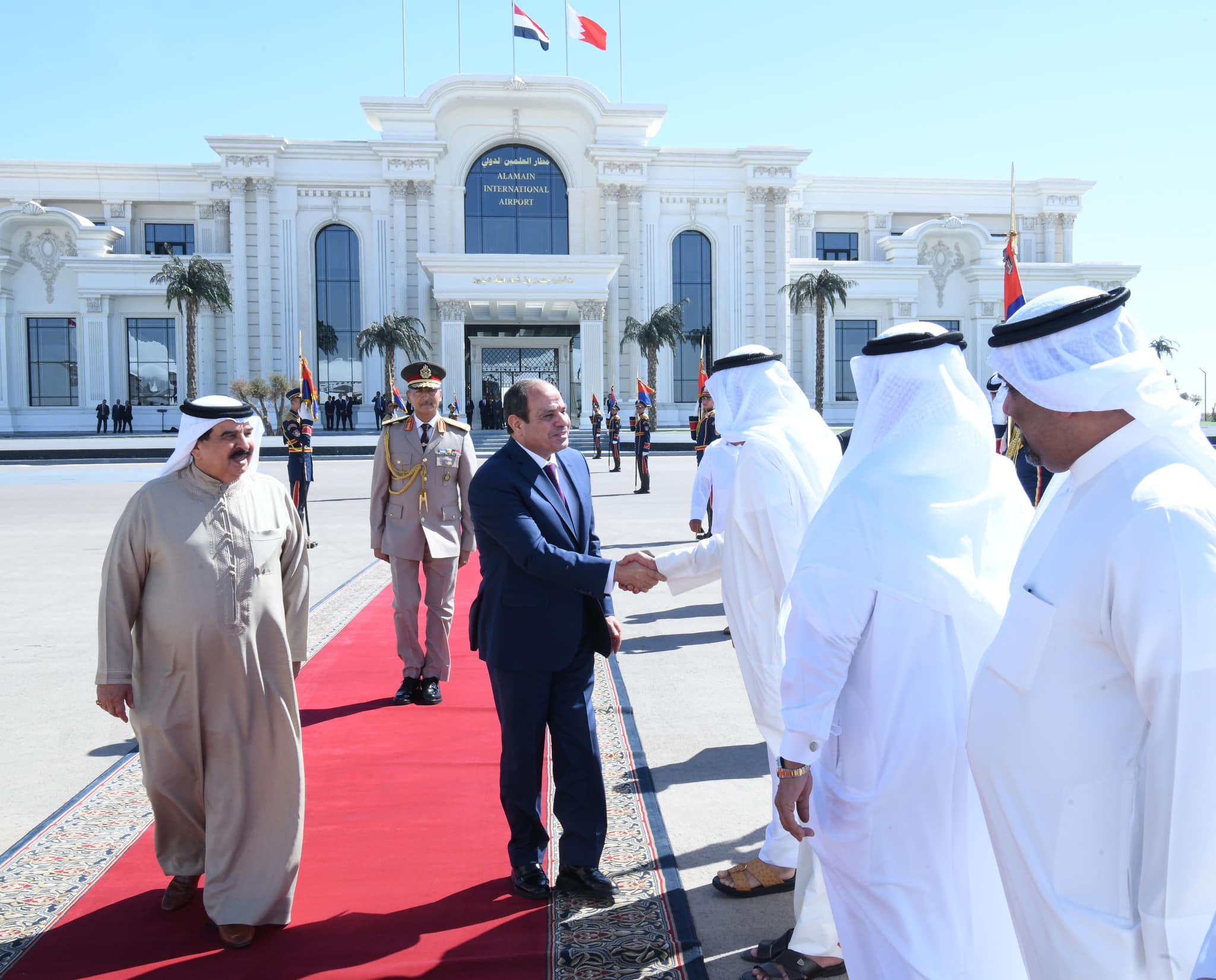 الرئيس السيسي يودع حمد بن عيسى آل خليفة ملك البحرين
