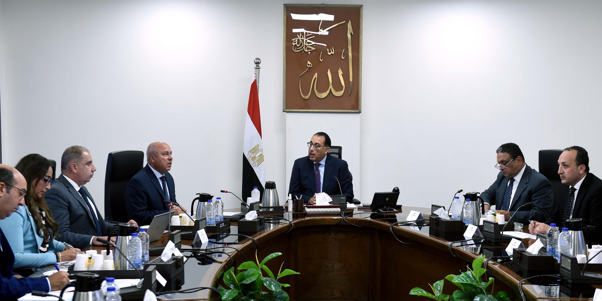 رئيس الوزراء يستعرض خطة تطوير النقل النهري