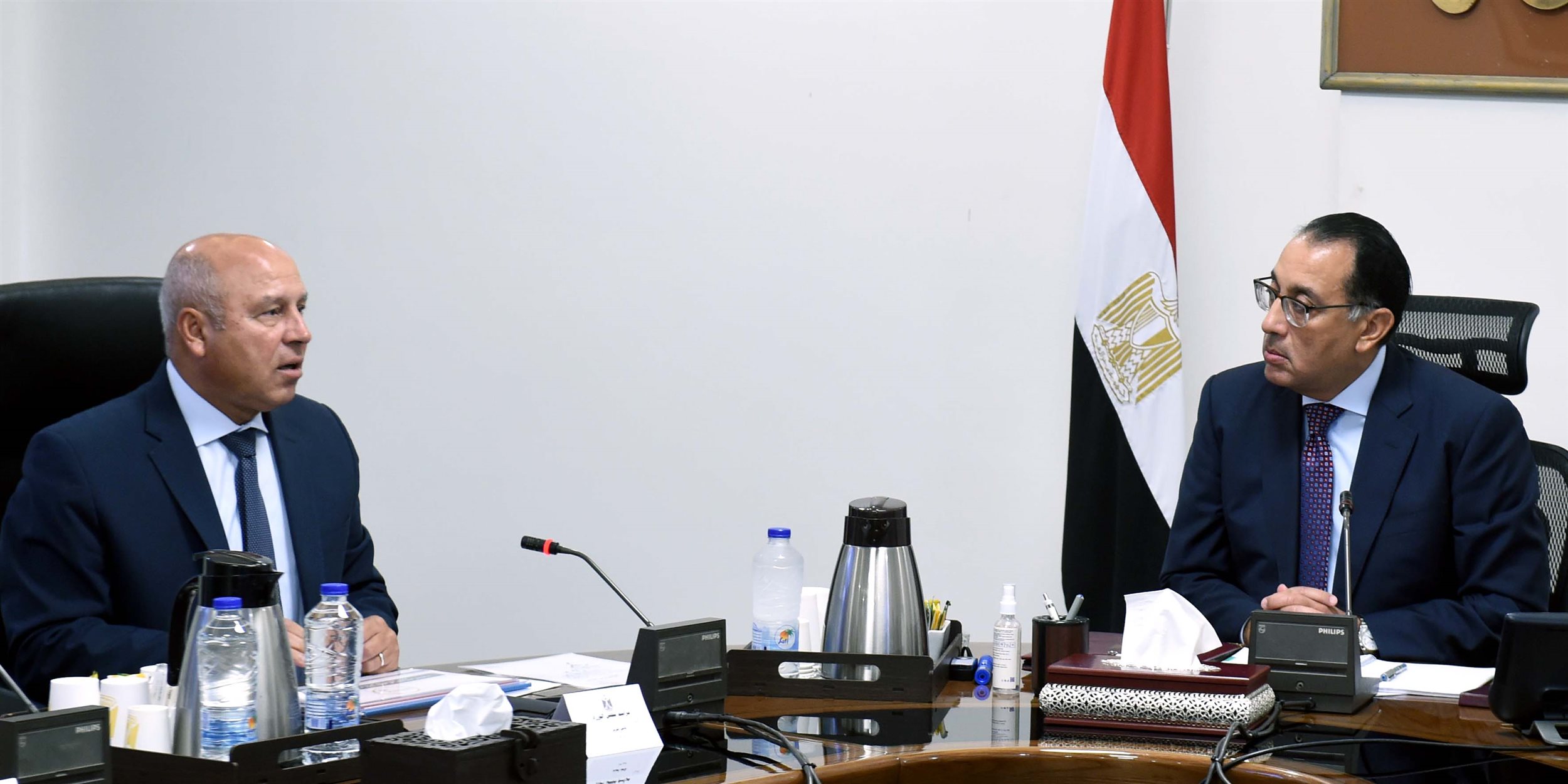 رئيس الوزراء يستعرض خطة تطوير النقل النهري