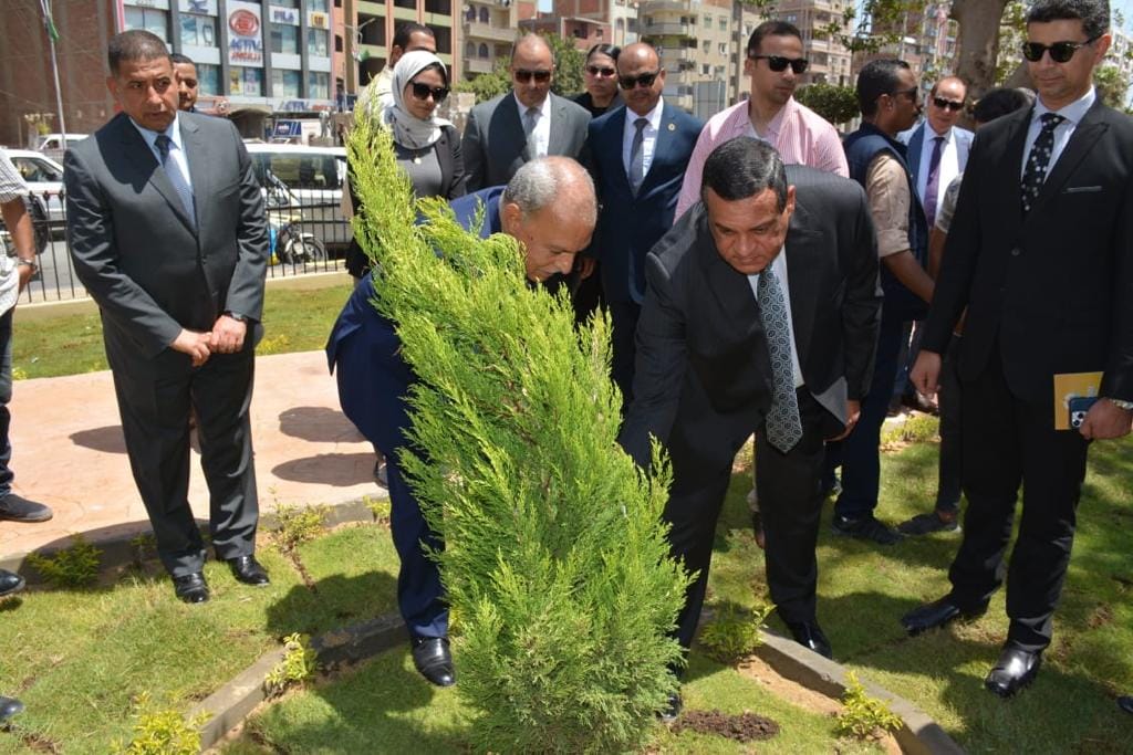 هشام آمنة ومحافظ القليوبية يتفقدان أعمال تطوير كورنيش النيل