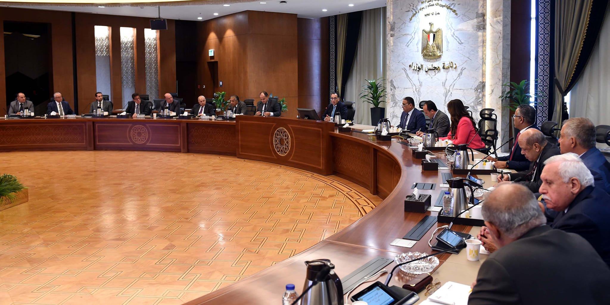رئيس الوزراء يناقش مع رؤساء الغرف الصناعية فرص تعزيز دور القطاع الخاص