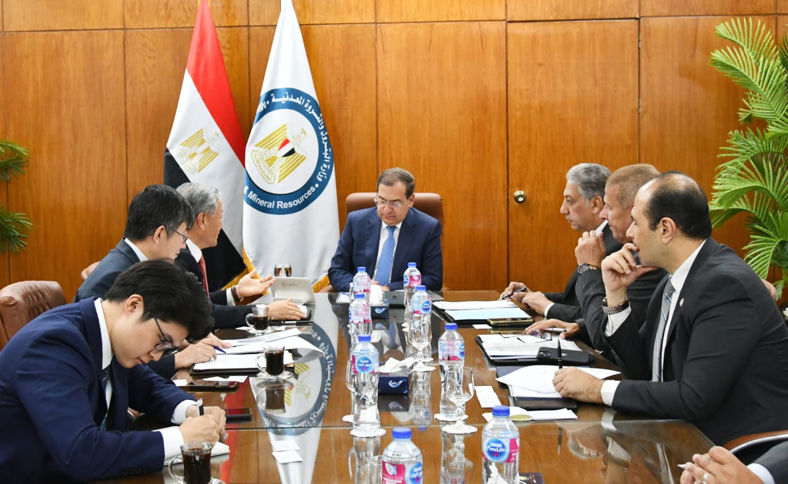 وزير الملا فى اجتماع مع سفير كوريا الجنوبية
