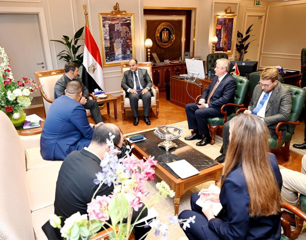 وزير التجارة والصناعة يستقبل اولج كوربشينكو